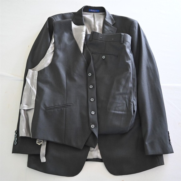 Berragamo 42L 34x29 Gray 3 Piece Mens Vest Jacket Pants Suit